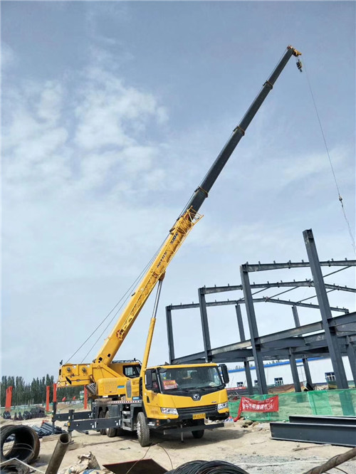 惠山区超高层建筑钢结构吊装案例